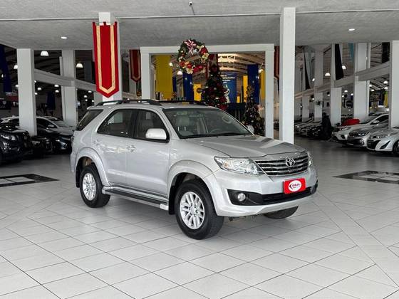 TOYOTA HILUX 2.7 SR 4X2 CD 16V FLEX 4P AUTOMÁTICO TOYOTA HILUX 2.7 SR 4X2 CD 16V FLEX 4P AUTOMÁTICO